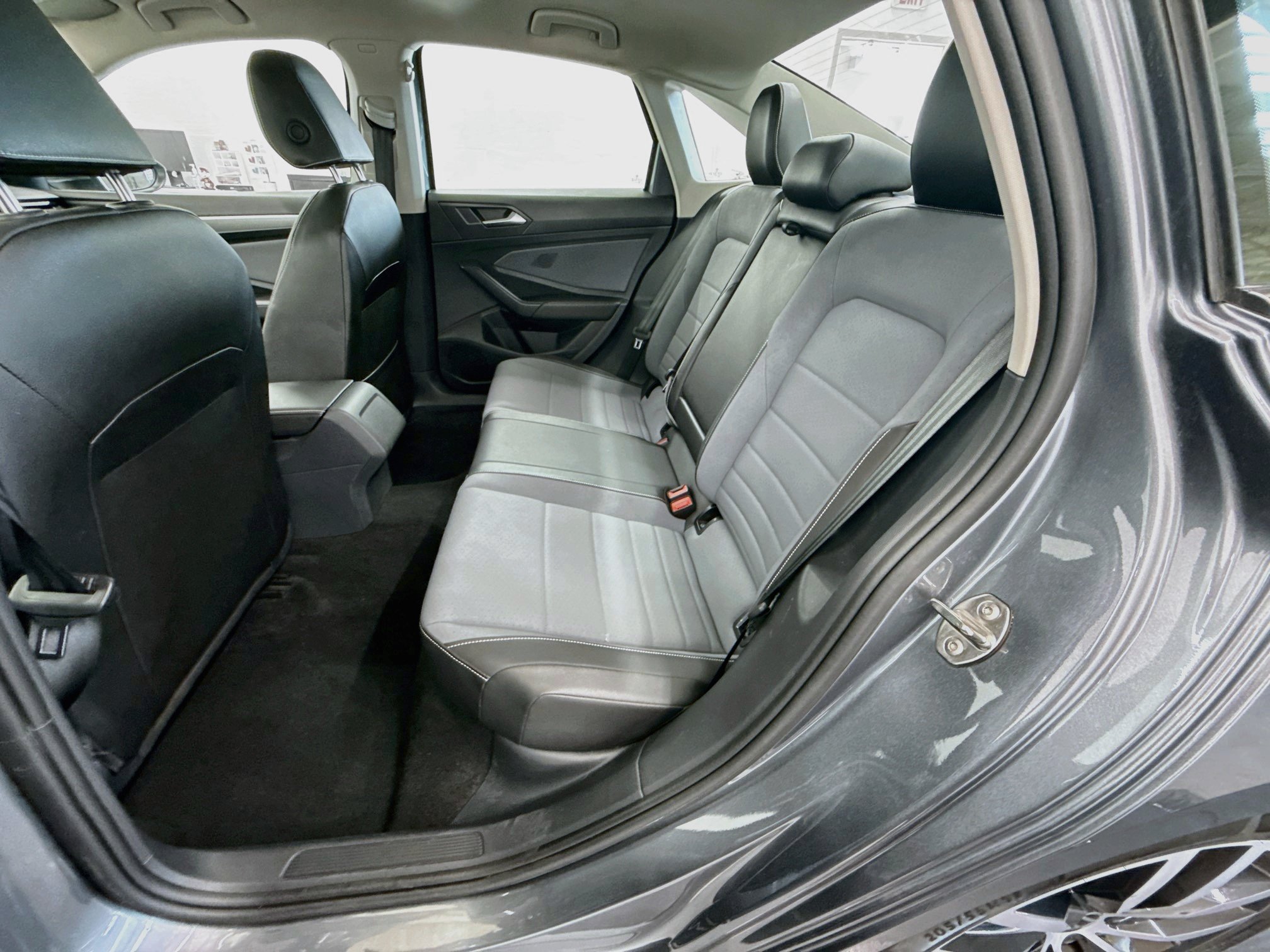 Used 2025 Volkswagen Jetta SE FWD image 28