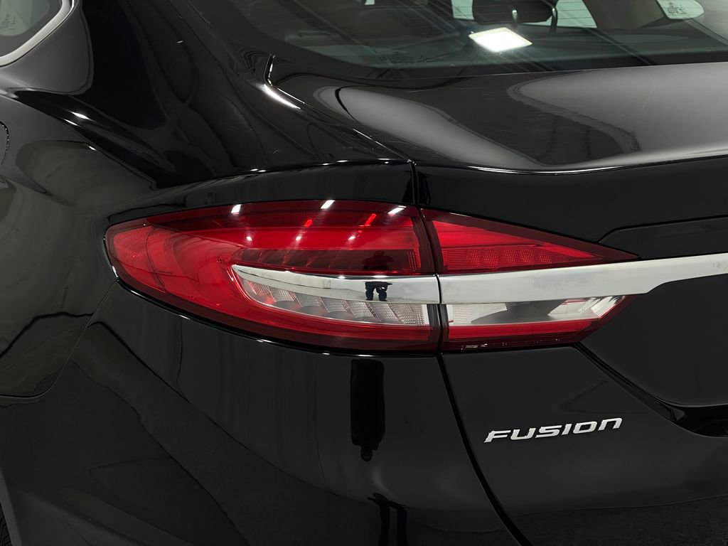 Used 2017 Ford Fusion SE w/ Fusion SE Technology Package image 30