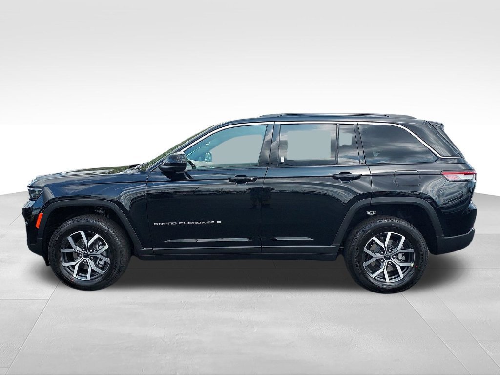 New 2027 Jeep Grand Cherokee Laredo X AWD/4WD image 2