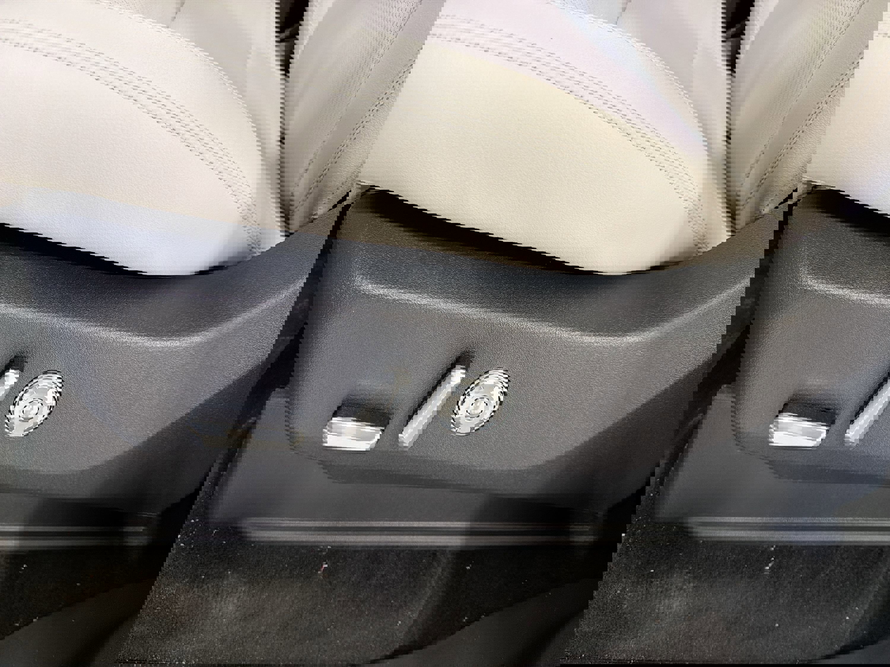 New 2026 Lincoln Navigator L Premier image 11