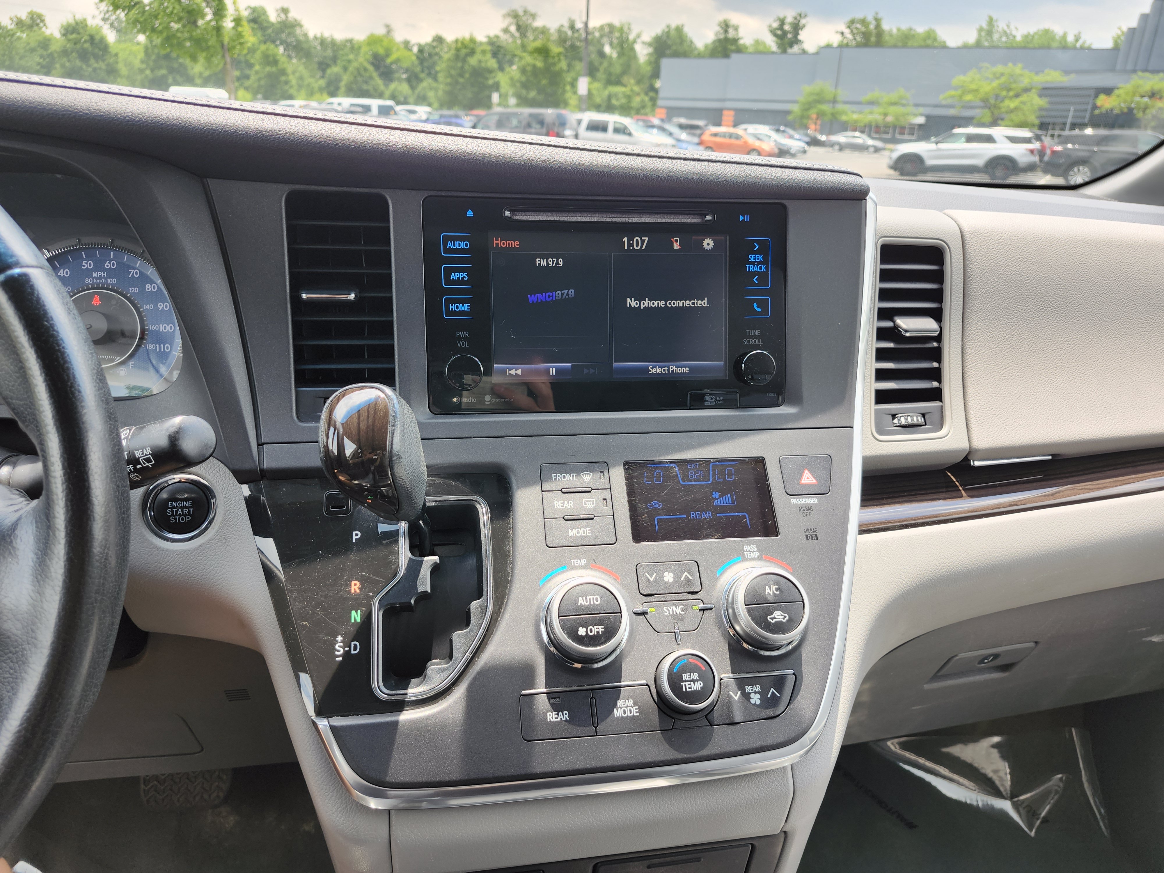 Used 2015 Toyota Sienna XLE Premium AWD/4WD image 33