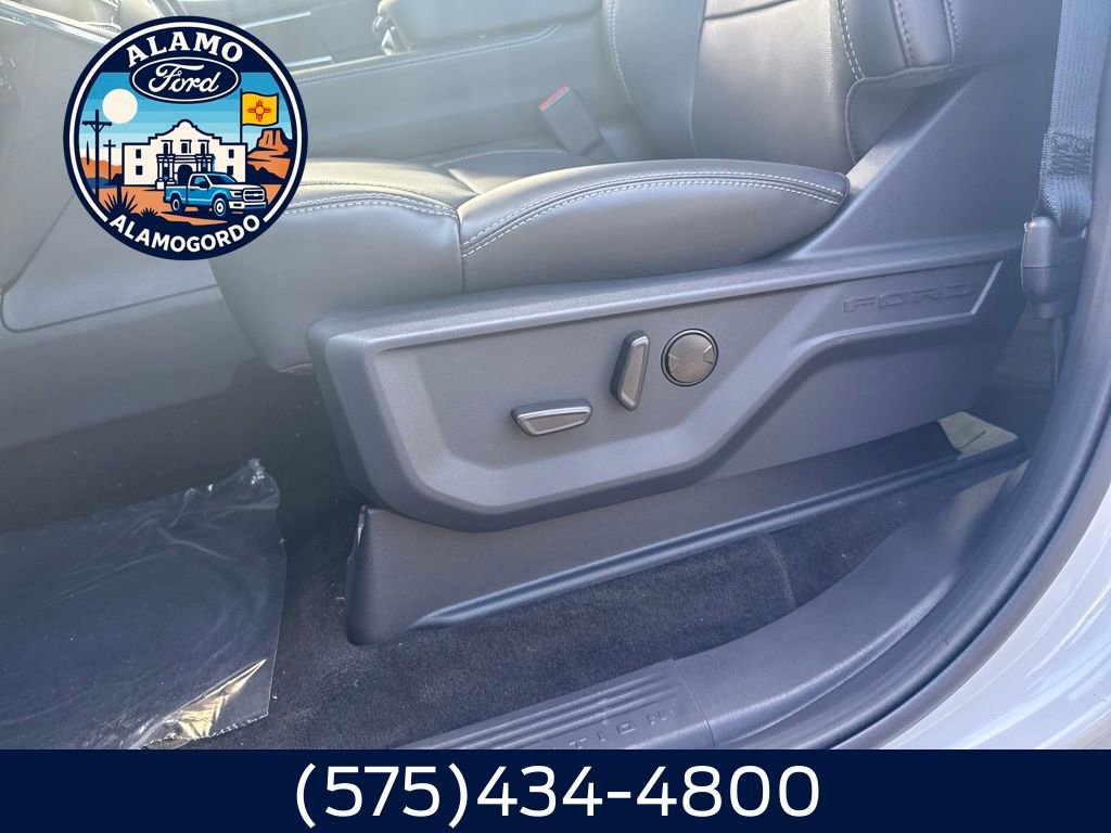 New 2025 Ford Expedition Platinum w/ Stealth Performance Package AWD/4WD image 4