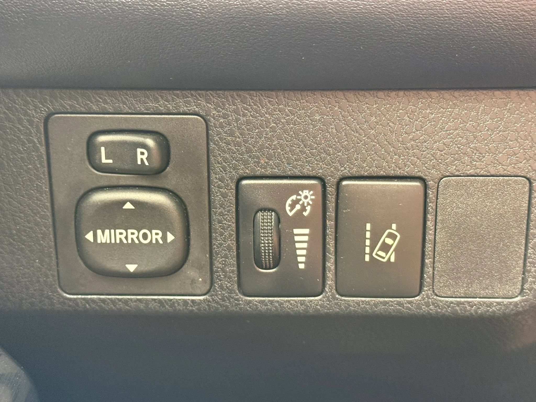 Used 2017 Toyota RAV4 Limited w/ Advanced Technology Package AWD/4WD image 34