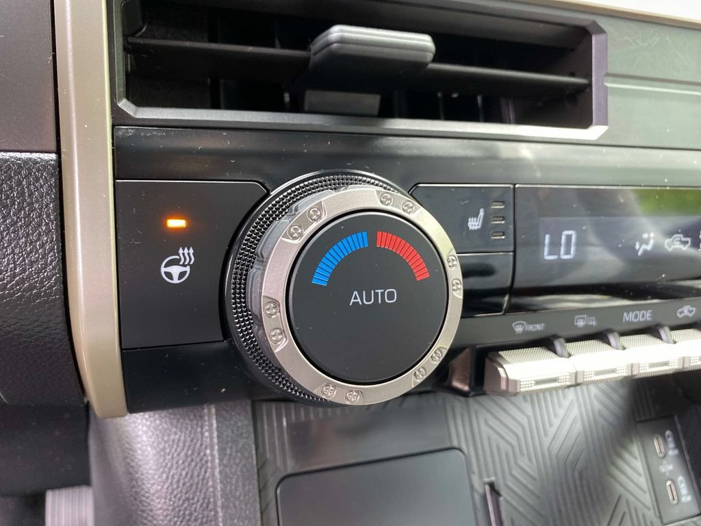 Used 2025 Toyota Tacoma SR5 AWD/4WD image 16