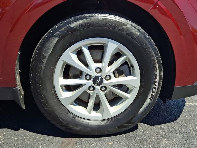 Used 2023 Kia Carnival LX FWD image 8