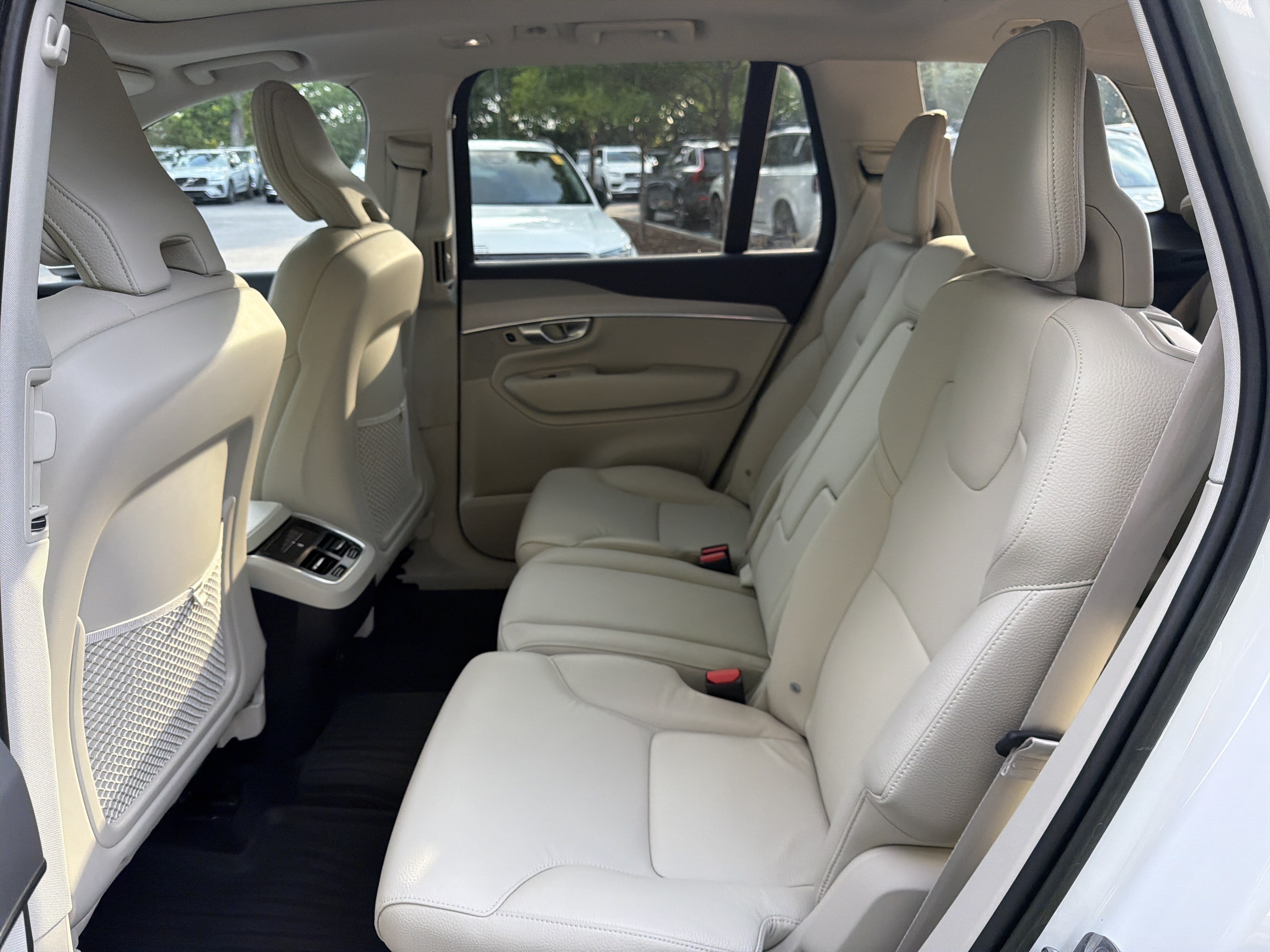 Certified 2023 Volvo XC90 B5 Core w/ Protection Package Premier AWD/4WD image 32