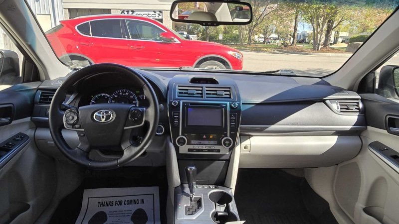 Used 2012 Toyota Camry XLE w/ Leather Pkg FWD image 14