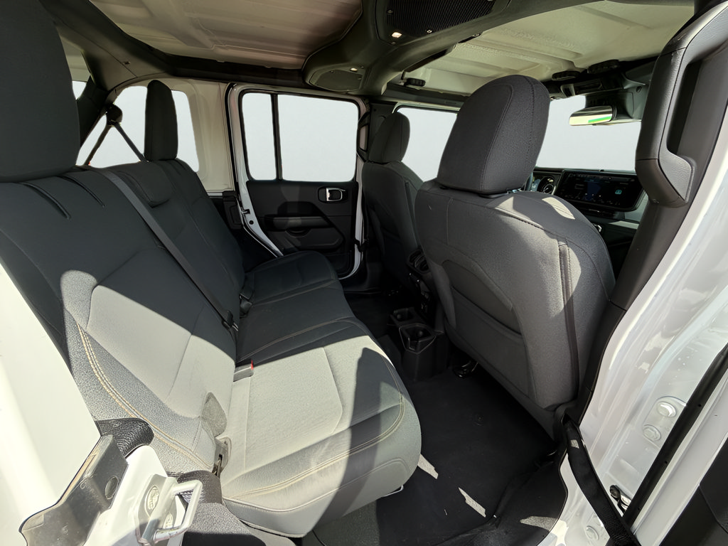 Used 2025 Jeep Wrangler Unlimited Sahara AWD/4WD image 30