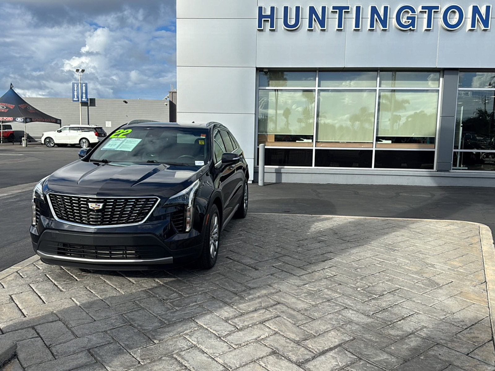 Used 2022 Cadillac XT4 Premium Luxury w/ Enhanced Visibility Package FWD image 23