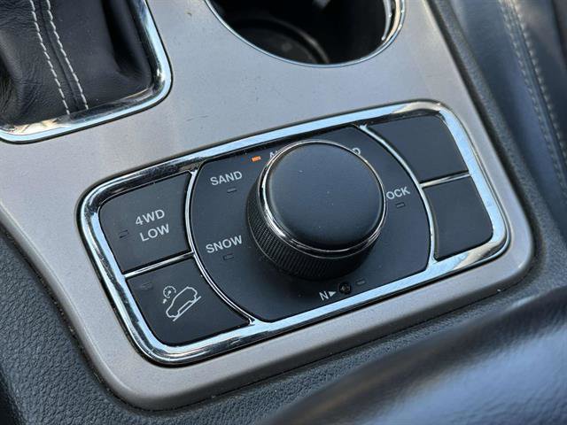 Used 2017 Jeep Grand Cherokee Limited AWD/4WD image 25