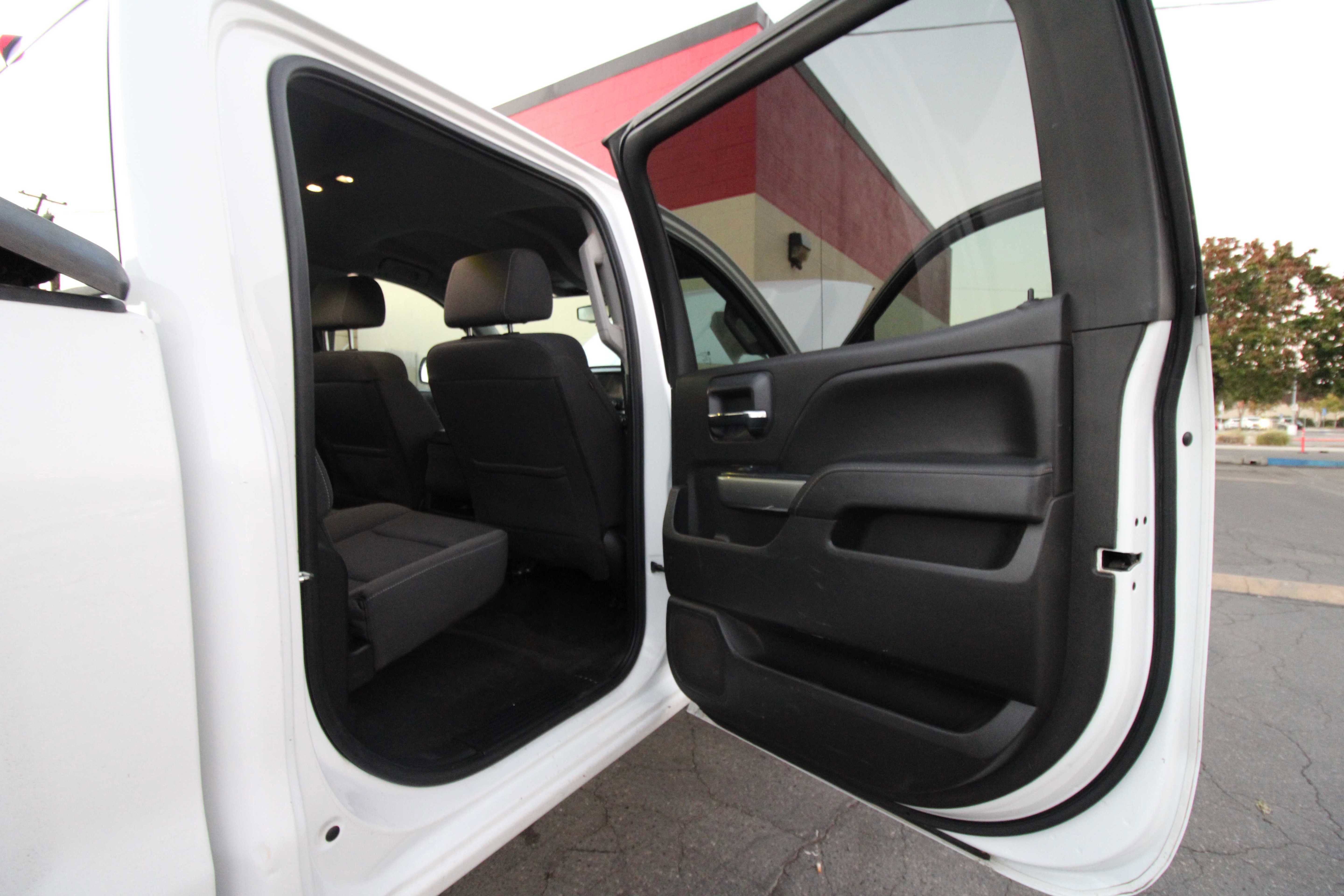 Used 2018 Chevrolet Silverado 1500 LT w/ All Star Edition image 21