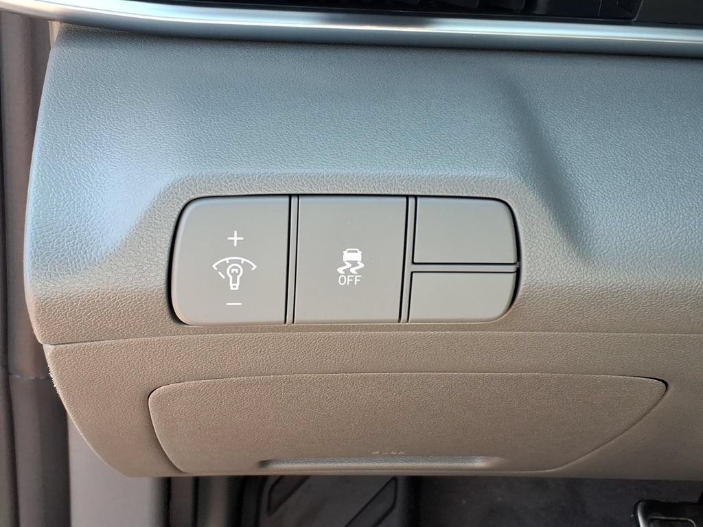 New 2026 Hyundai Elantra Sport FWD image 17