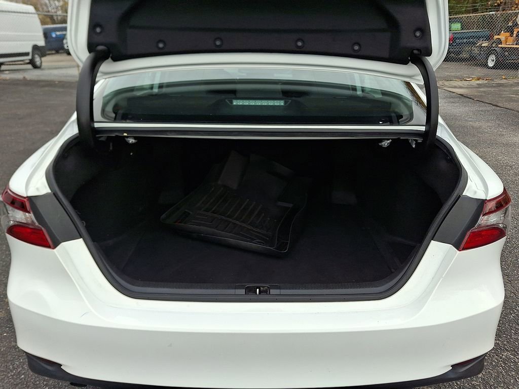 Used 2022 Toyota Camry LE image 29