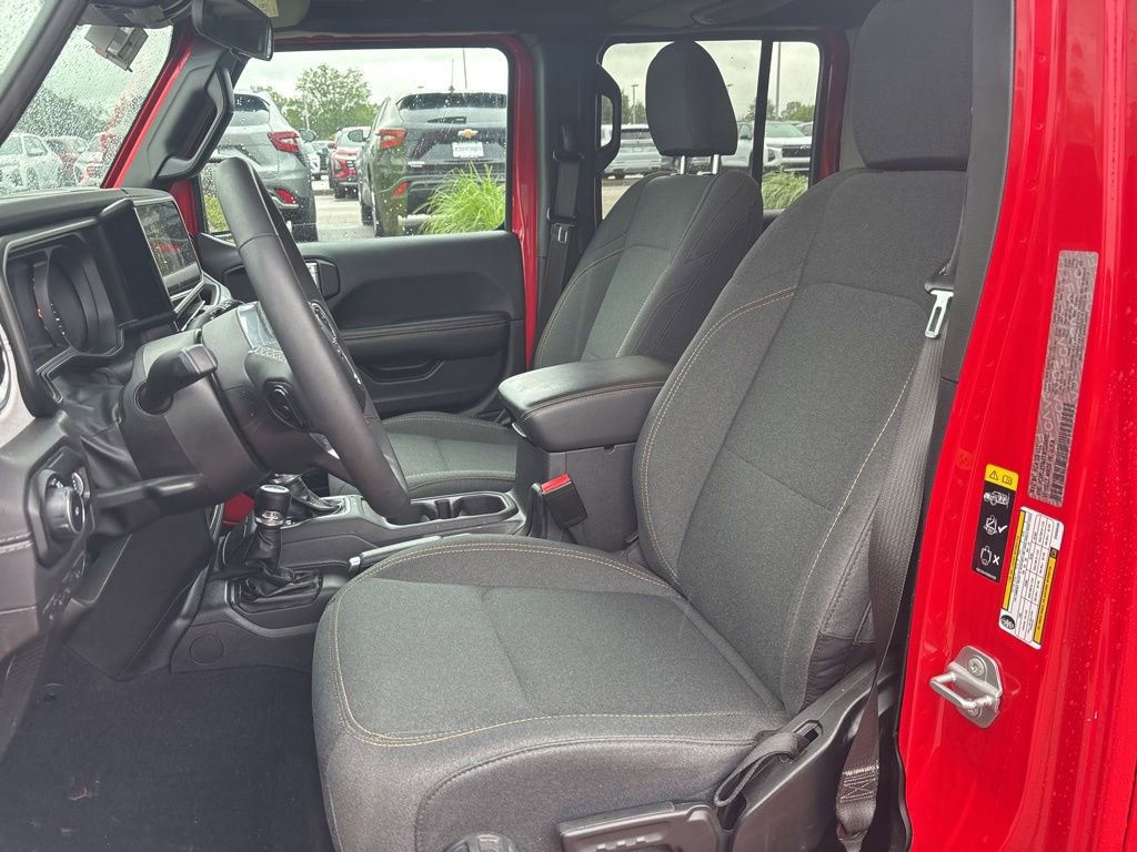 Used 2025 Jeep Wrangler Unlimited Sahara AWD/4WD image 6