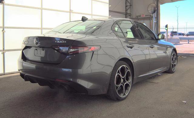 Used 2024 Alfa Romeo Giulia Veloce AWD/4WD image 3