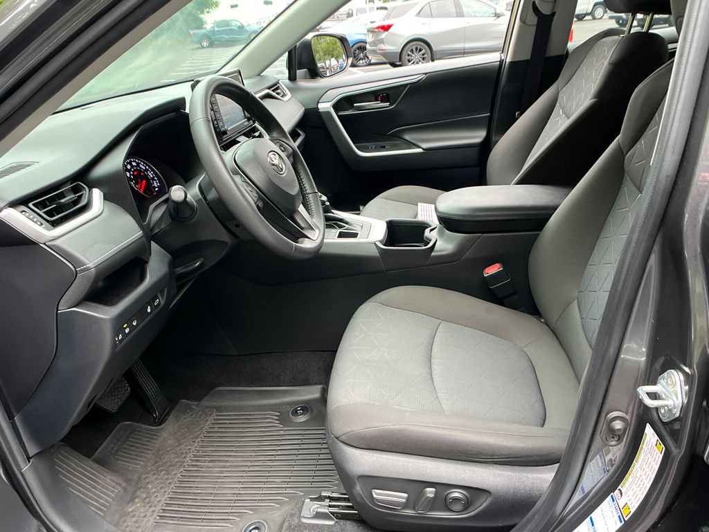 Used 2022 Toyota RAV4 XLE w/ Convenience Package AWD/4WD image 9