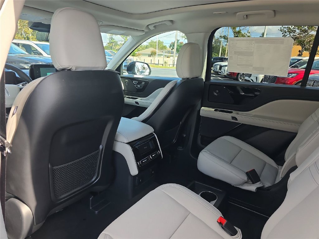 New 2027 Lincoln Aviator 2WD image 11