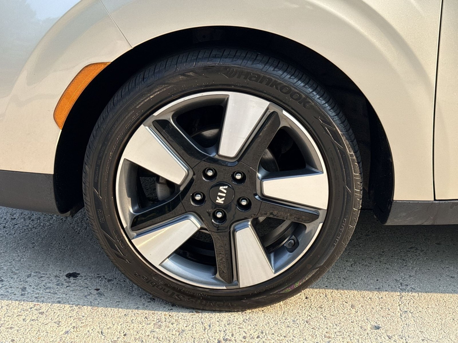 Used 2020 Kia Soul EX w/ Option Group 015 FWD image 17