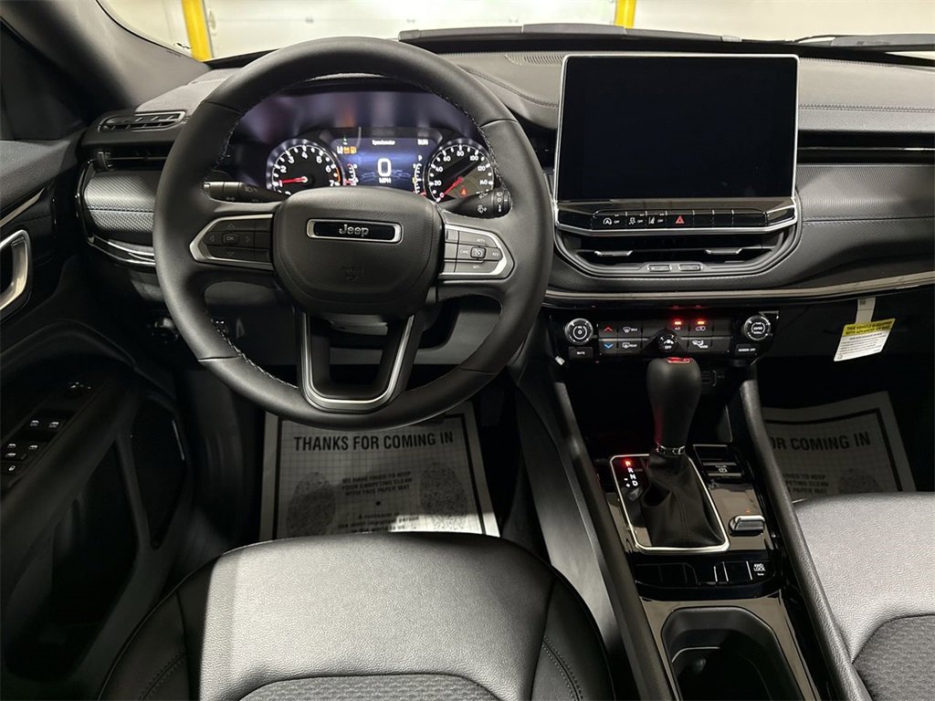 New 2026 Jeep Compass Latitude image 18