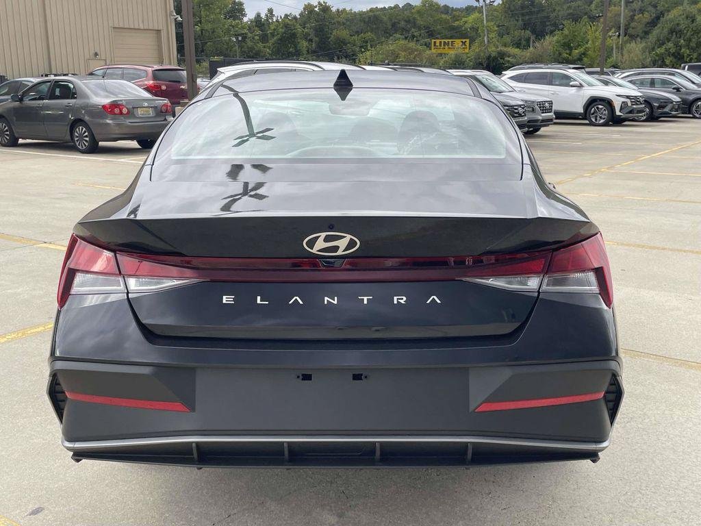 New 2026 Hyundai Elantra SE FWD image 25