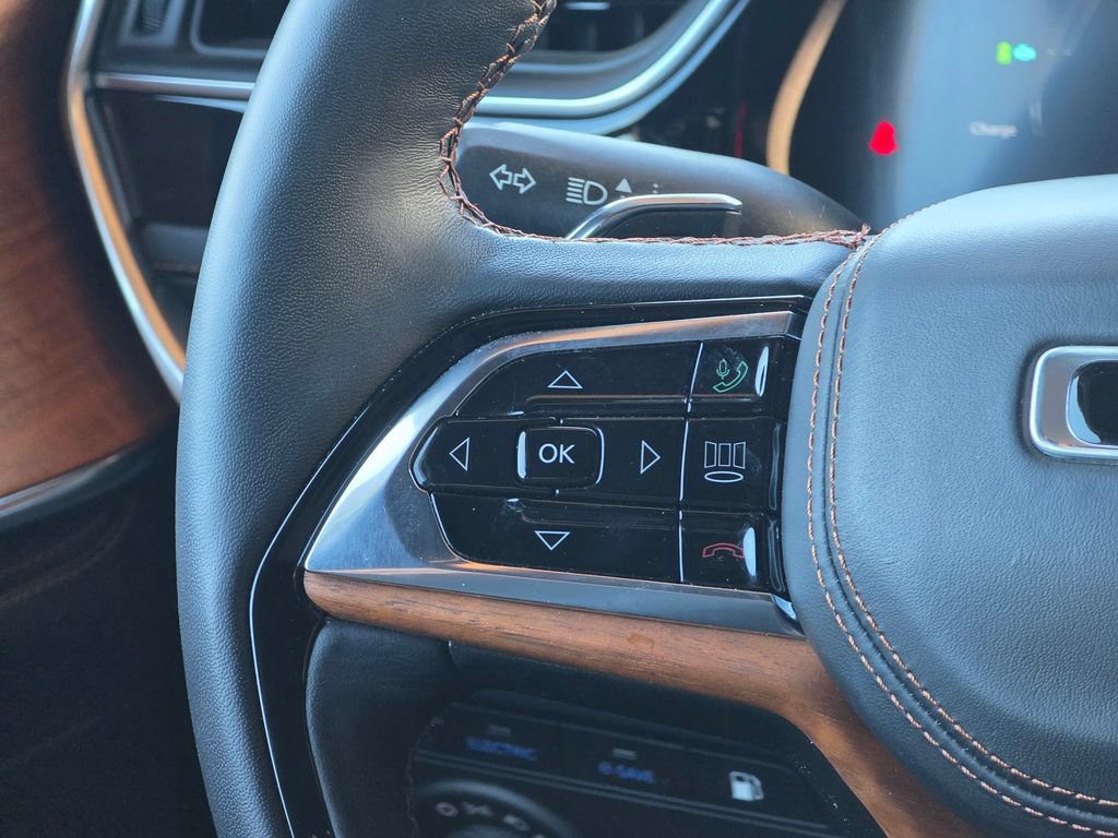 Used 2022 Jeep Grand Cherokee Summit AWD/4WD image 21