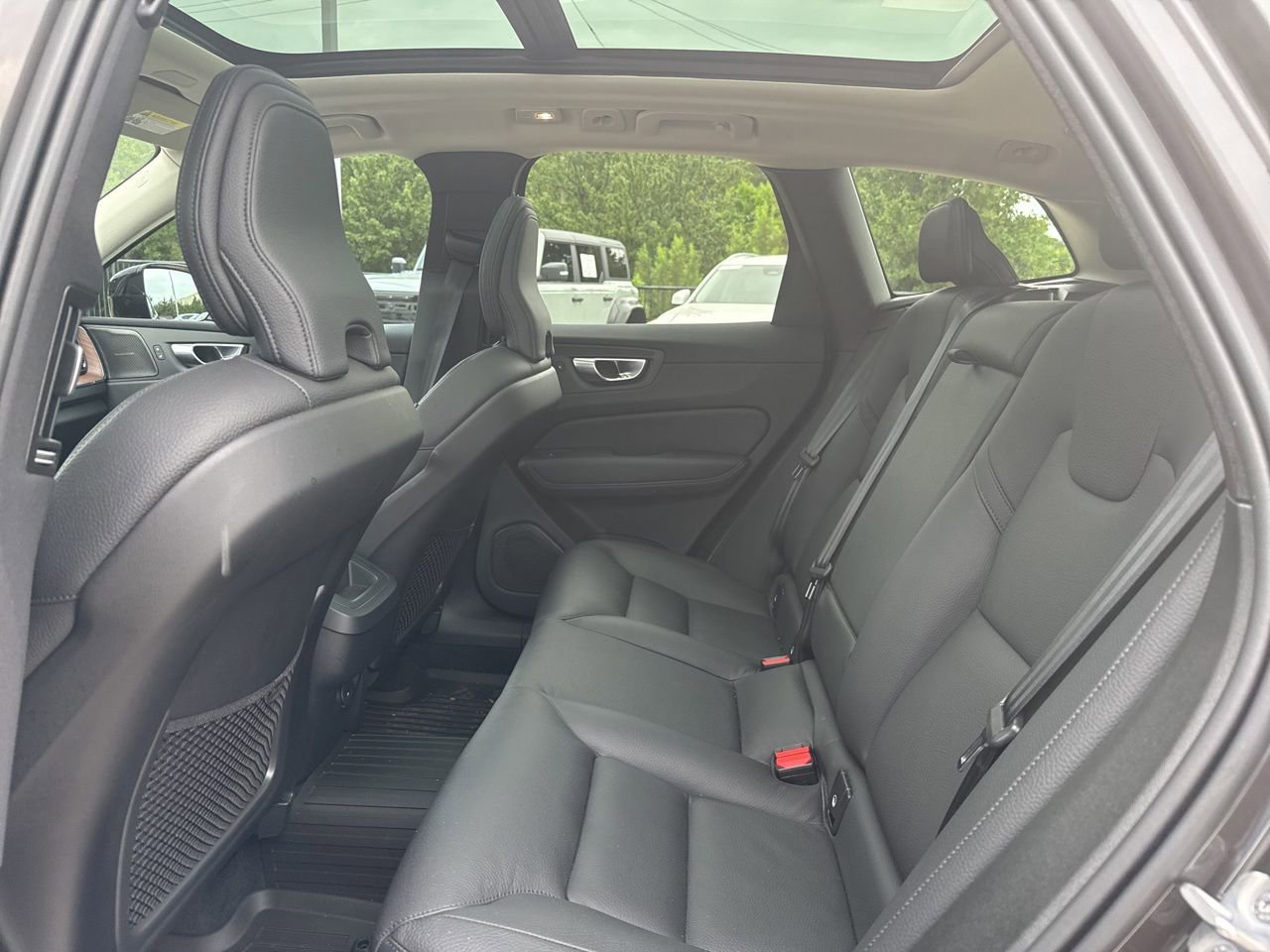 Used 2024 Volvo XC60 B5 Plus w/ Protection Package Premier AWD/4WD image 16