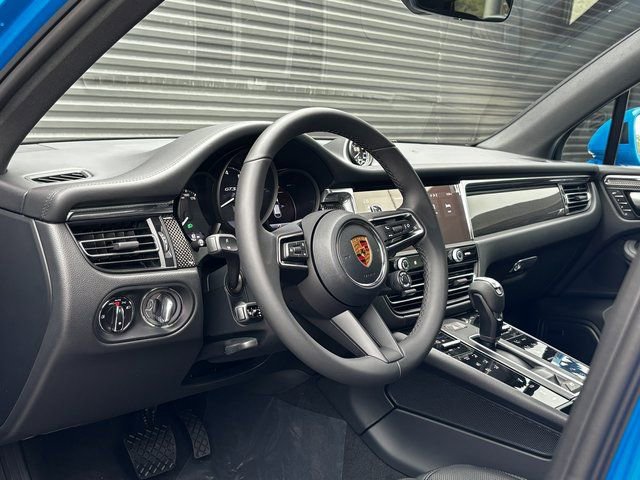 New 2026 Porsche Macan GTS image 4