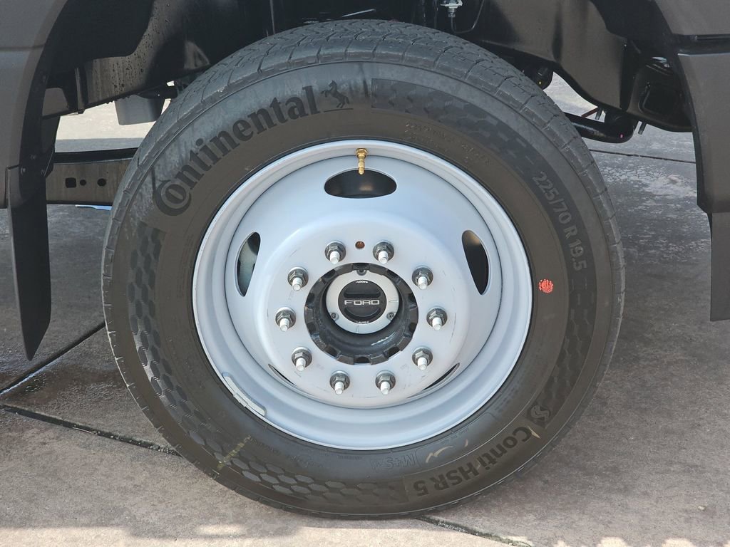 New 2026 Ford F550 4x4 Regular Cab Super Duty image 40