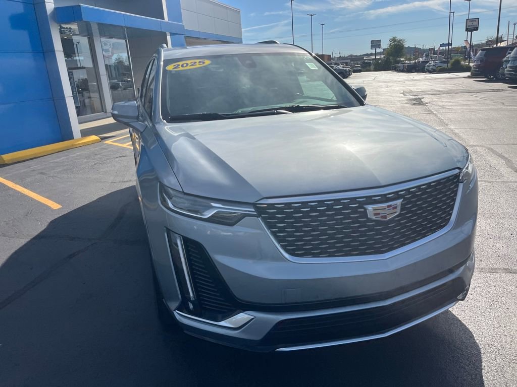 Used 2025 Cadillac XT6 Premium Luxury image 8
