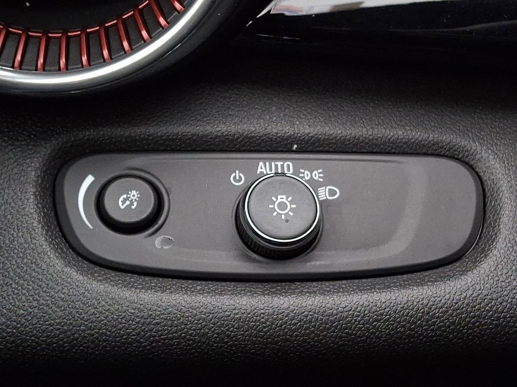 Used 2025 Chevrolet Trax RS image 24