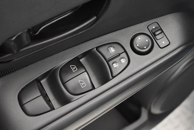 Certified 2025 Nissan Kicks Play S FWD image 11