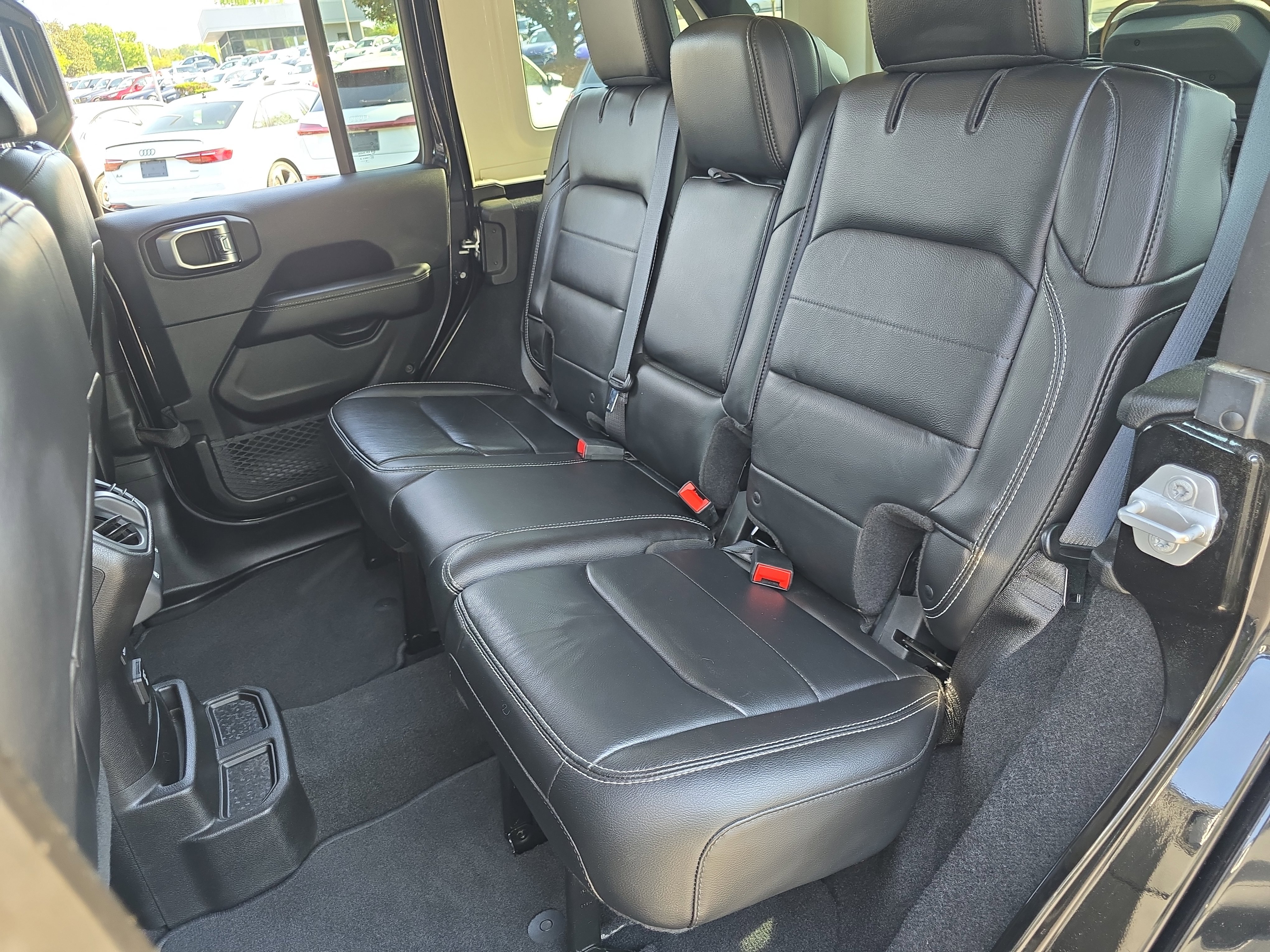 Used 2018 Jeep Wrangler Unlimited Sahara image 13