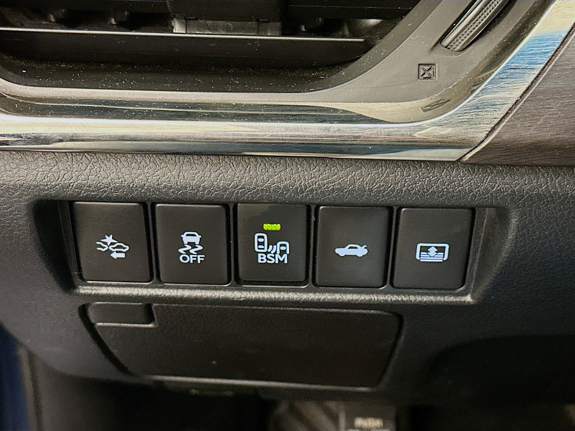 Used 2016 Toyota Avalon Limited image 17