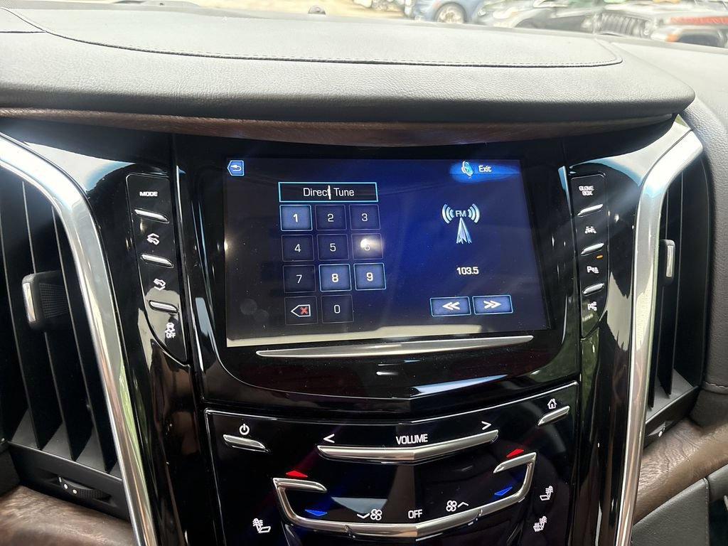 Used 2019 Cadillac Escalade Luxury AWD/4WD image 20