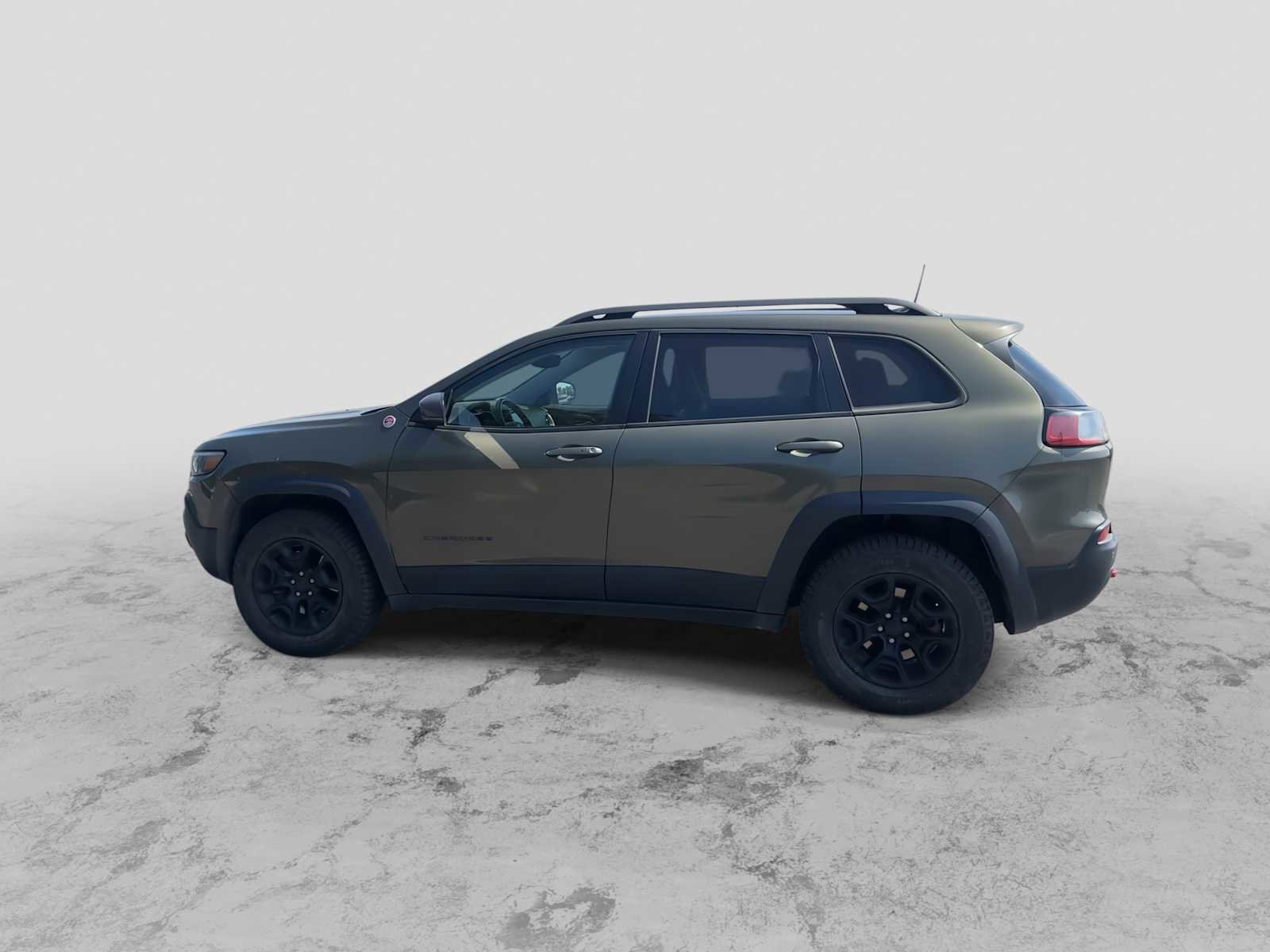 Used 2019 Jeep Cherokee Trailhawk image 5