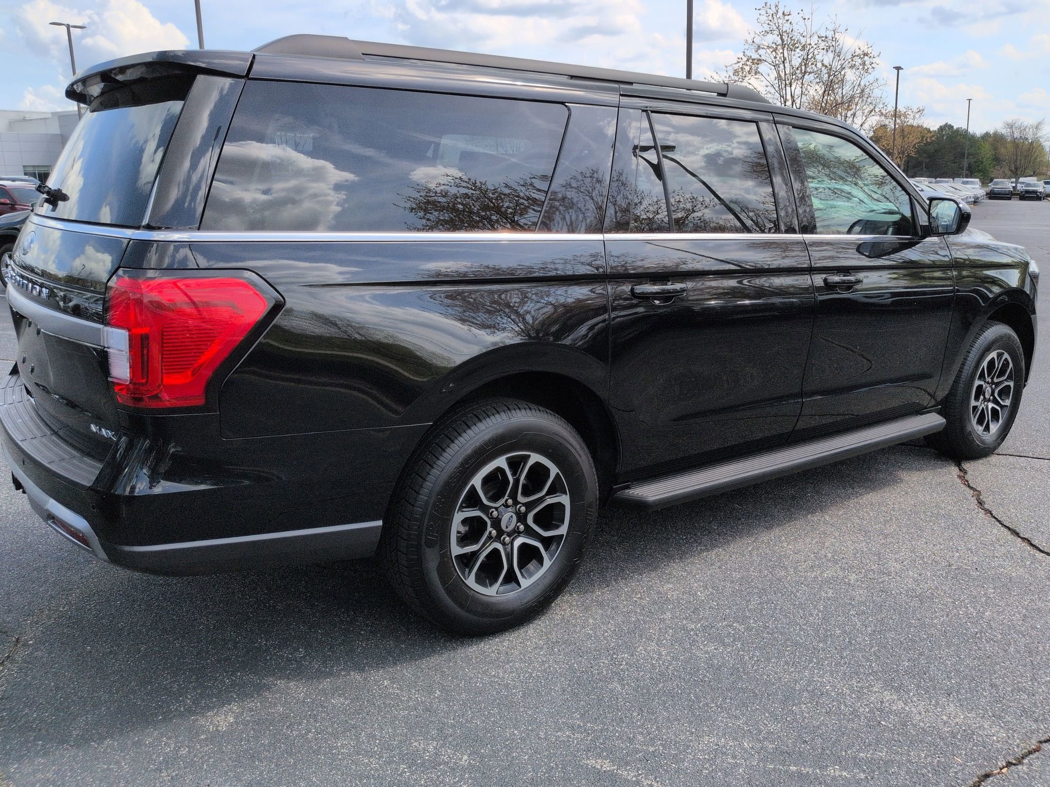 Used 2024 Ford Expedition Max XLT image 10