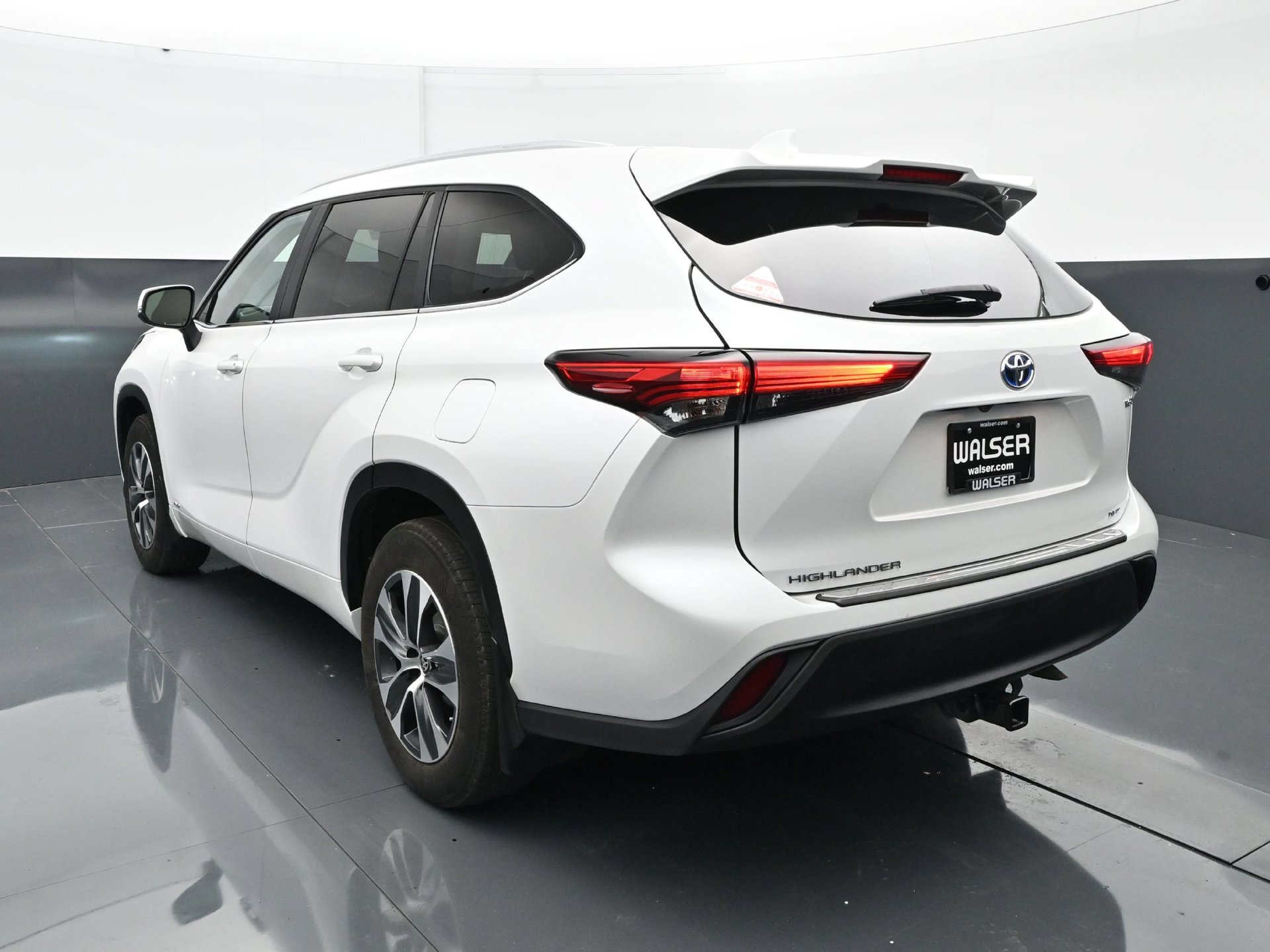 Used 2023 Toyota Highlander XLE AWD/4WD image 5