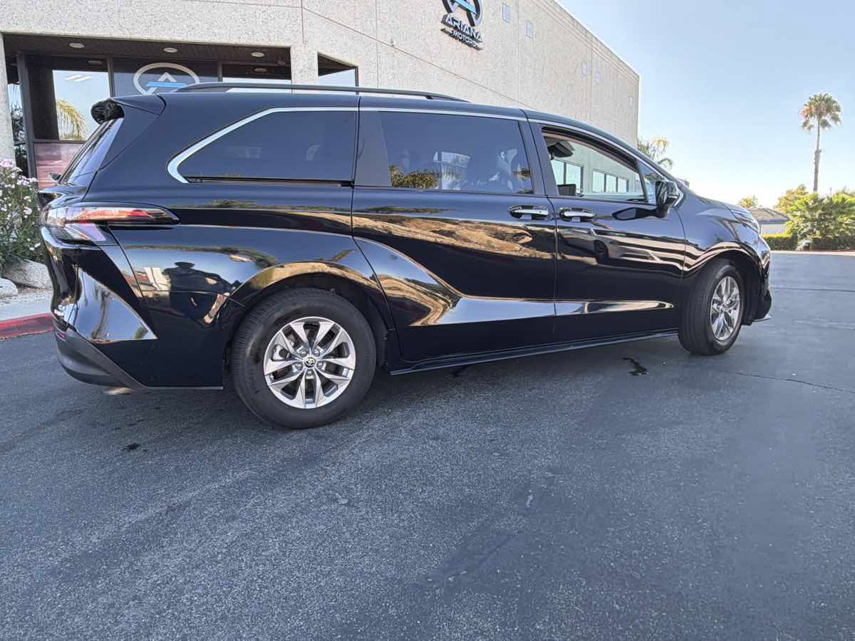 Used 2024 Toyota Sienna XLE FWD image 24