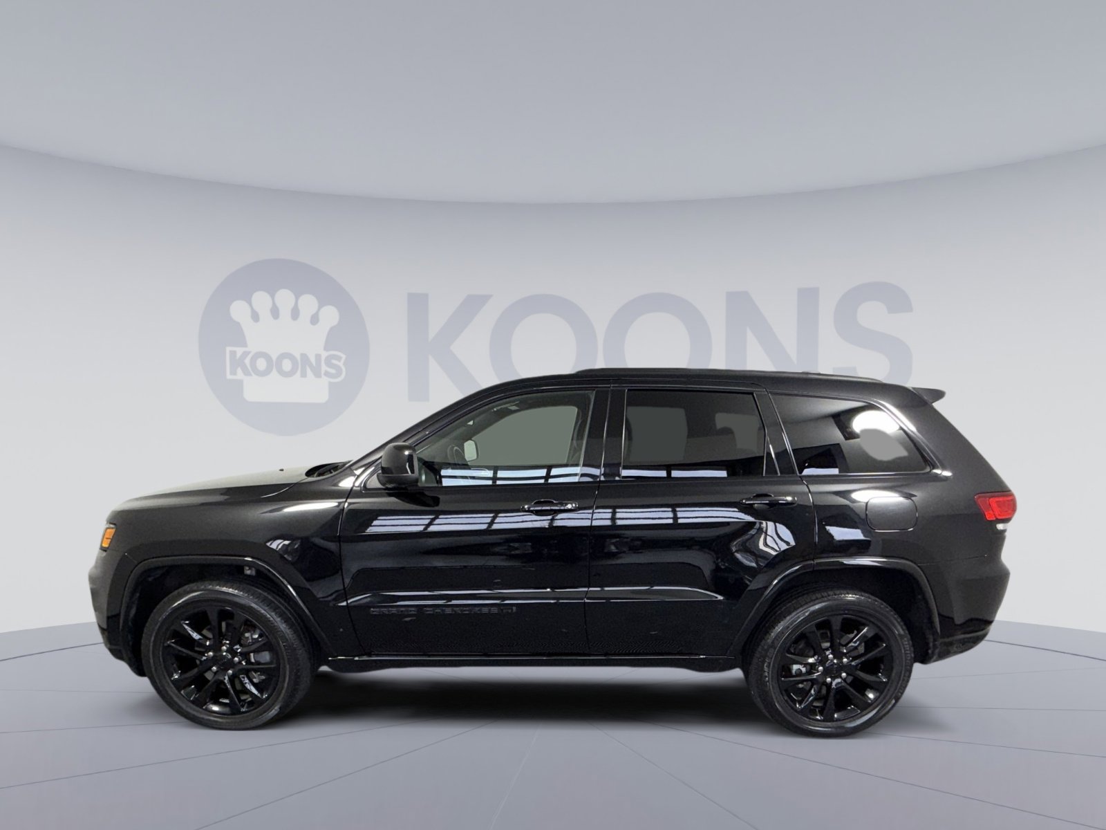 Used 2022 Jeep Grand Cherokee Laredo X image 2