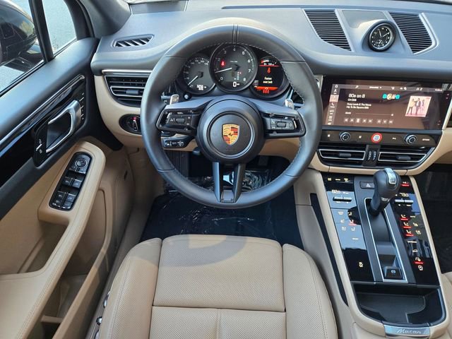 Used 2025 Porsche Macan image 16