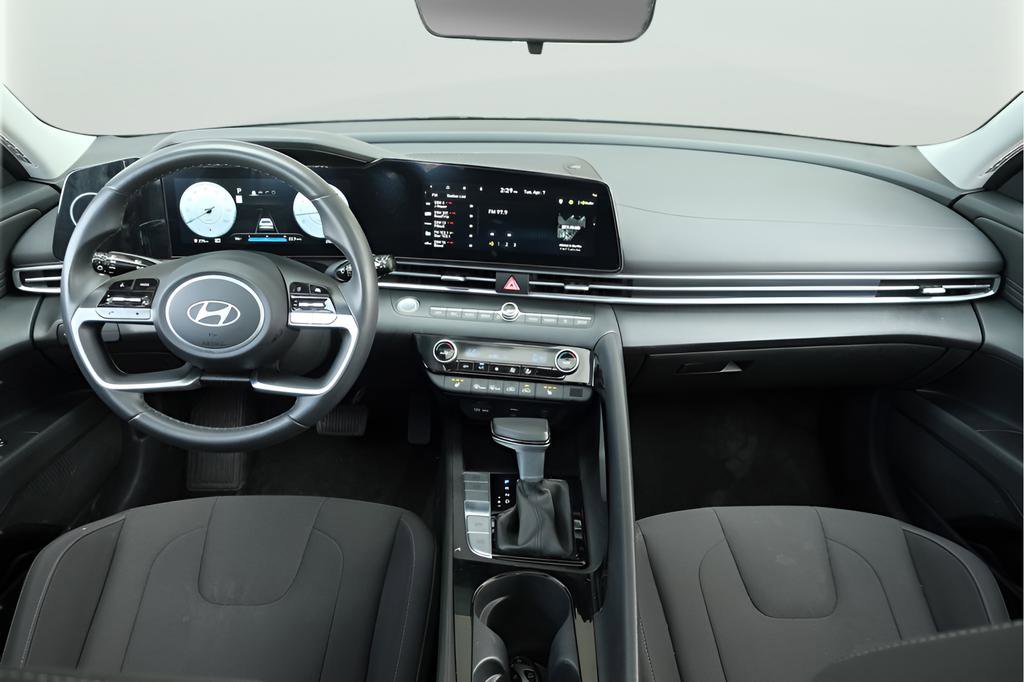 Used 2025 Hyundai Elantra SEL image 5