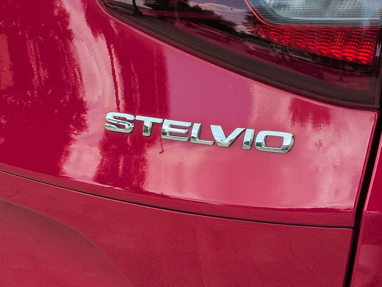 Used 2023 Alfa Romeo Stelvio Sprint RWD image 6