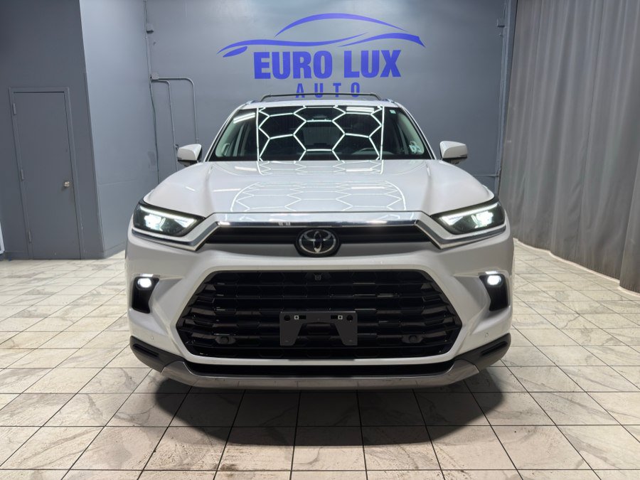 Used 2024 Toyota Grand Highlander AWD image 3