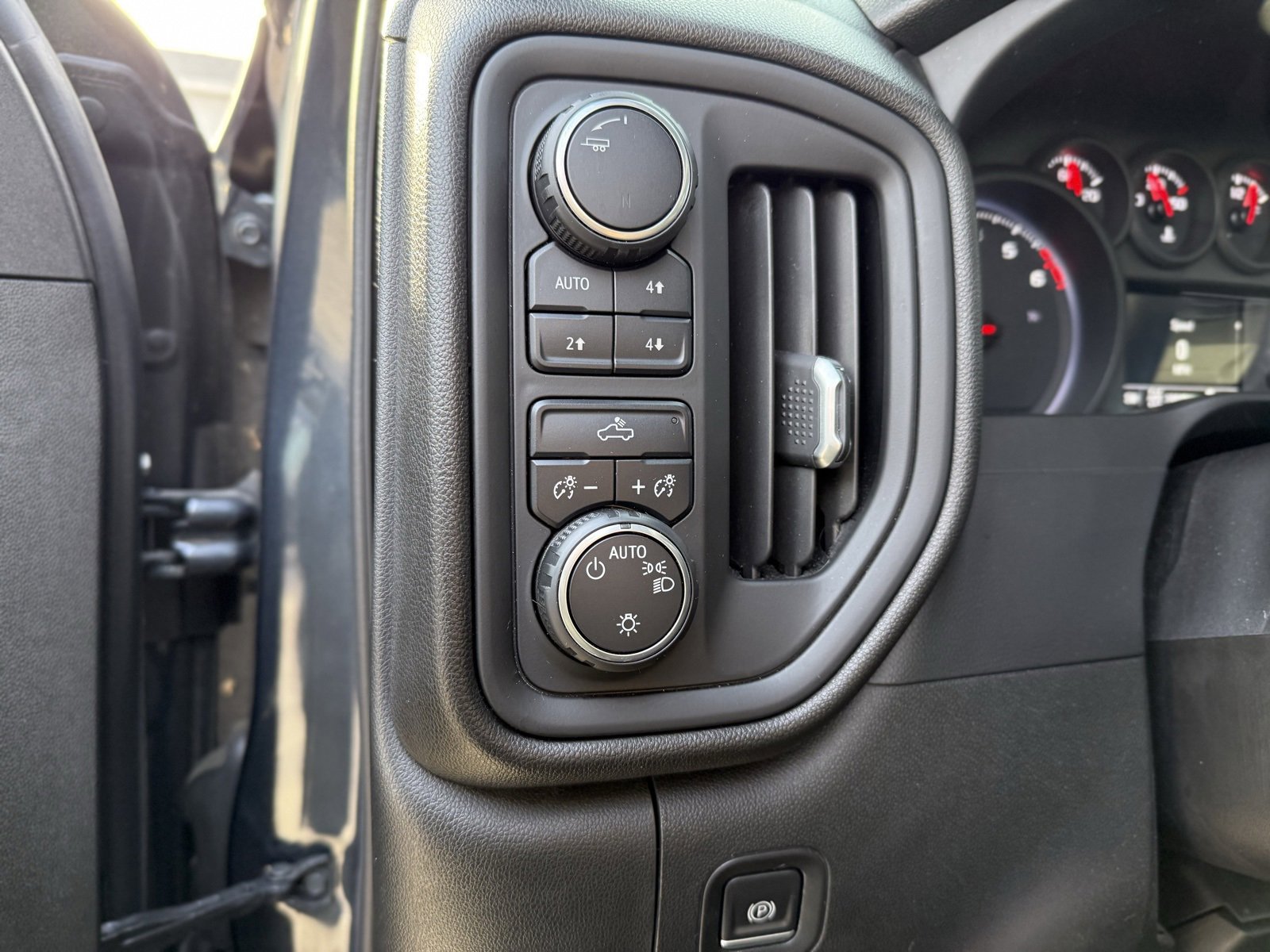 Used 2020 Chevrolet Silverado 1500 Custom Trail Boss w/ Custom Convenience Package image 17