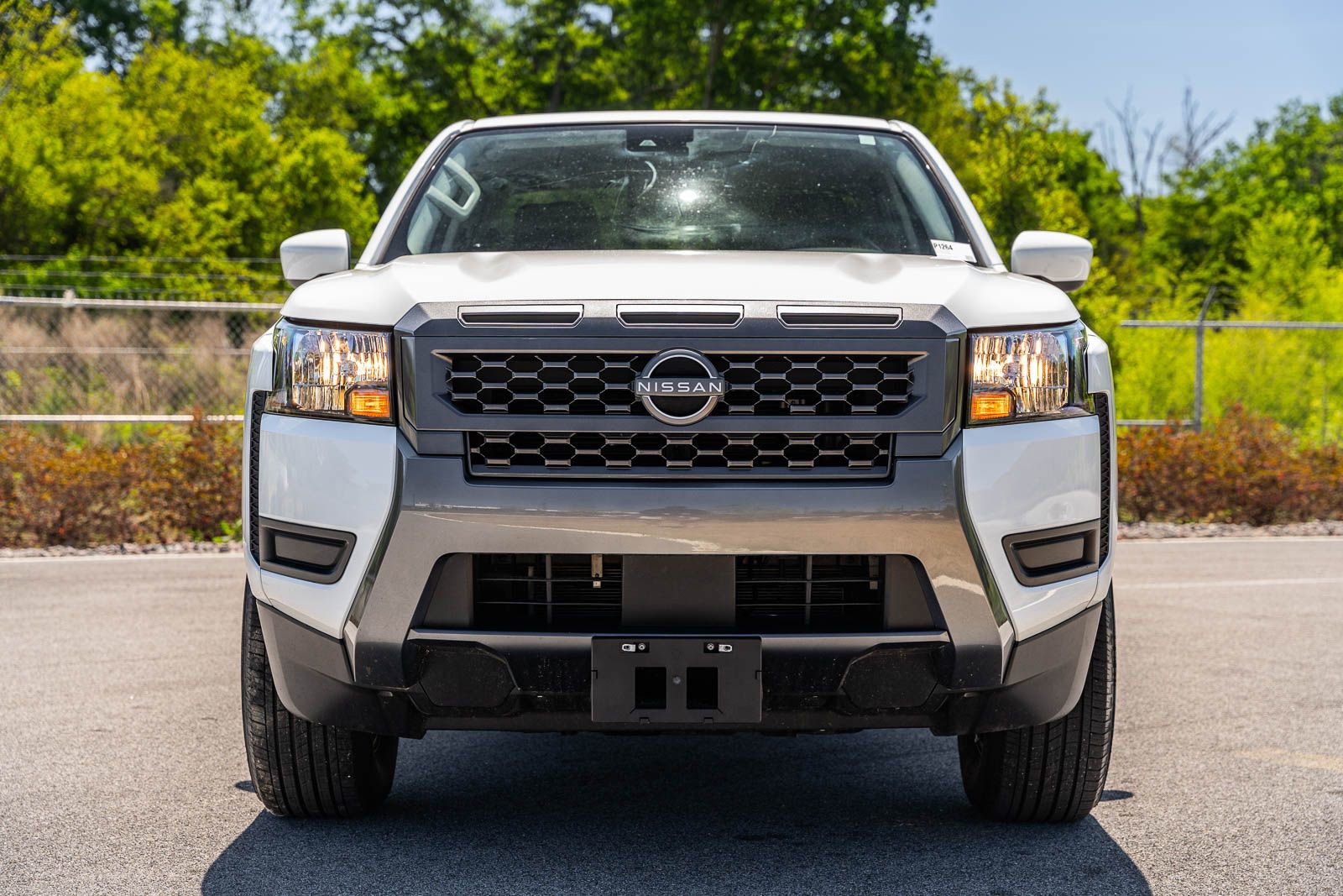Used 2025 Nissan Frontier SV RWD image 2