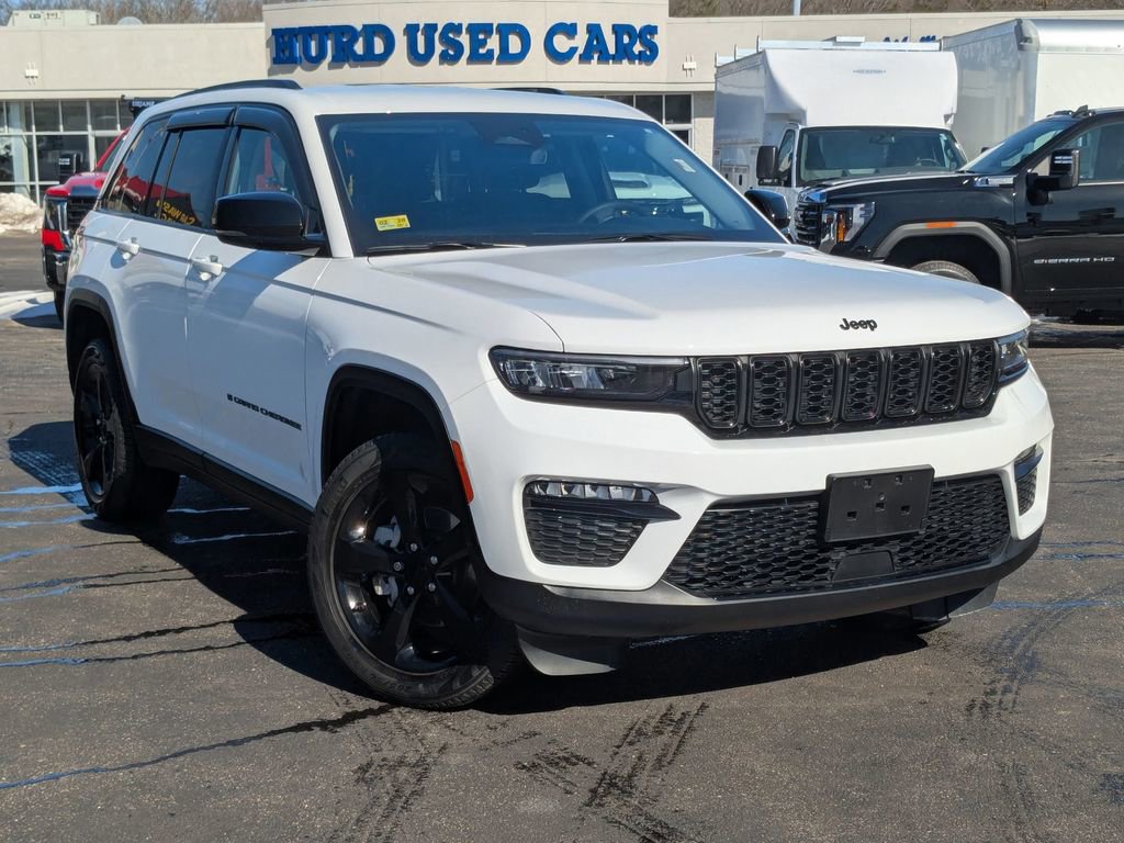Used 2023 Jeep Grand Cherokee Limited w/ Black Appearance Package image 1