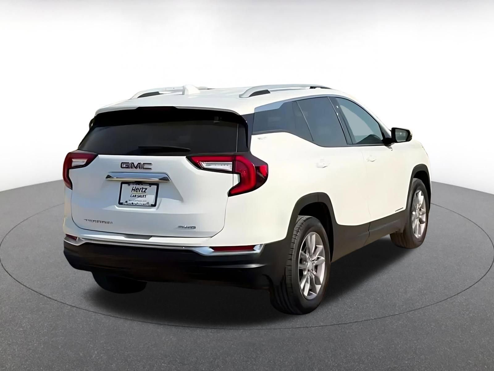 Used 2024 GMC Terrain SLT image 14