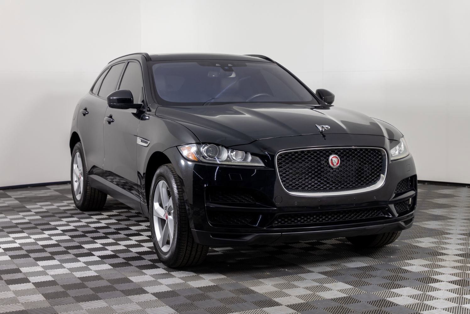 Used 2018 Jaguar F-PACE Premium image 10