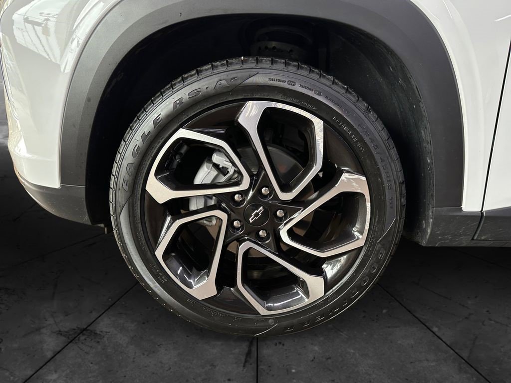 Certified 2025 Chevrolet Trax RS w/ Sunroof Package FWD image 20