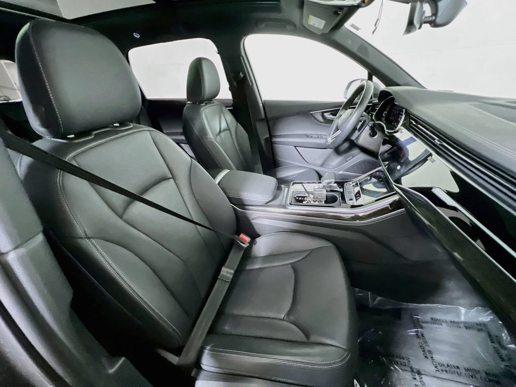 Used 2025 Audi Q7 3.0T Premium Plus w/ Premium Plus Package AWD/4WD image 25